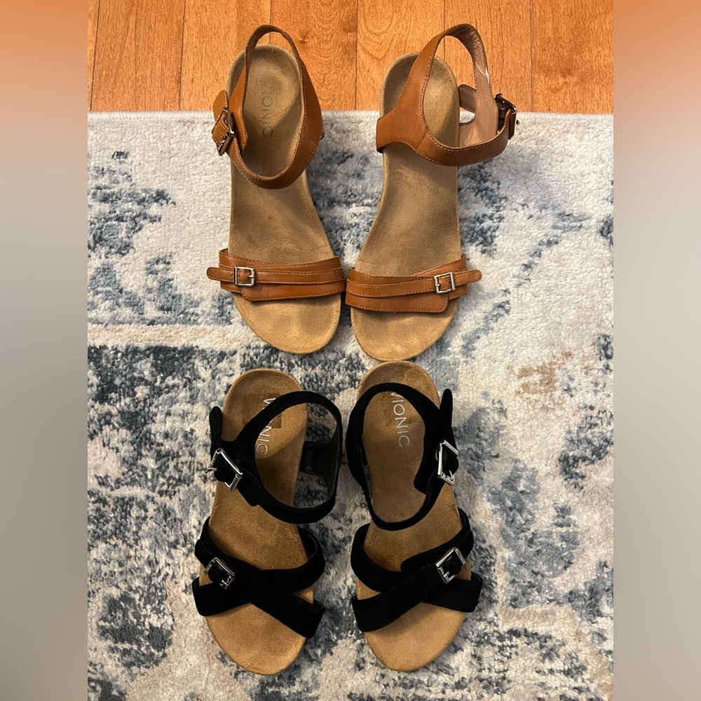 2 pairs of Vionic Low Wedge heel sandals